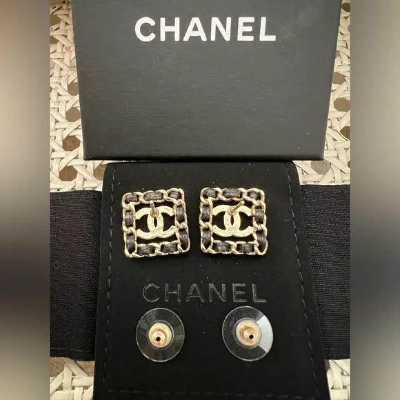 CHANEL CC Black Gold Plated Lambskin Leather Chain Post Earrings Crystal NEW Box - Picture 6 of 8